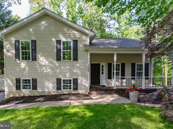 1125 Oakland Dr, King George, VA 22485