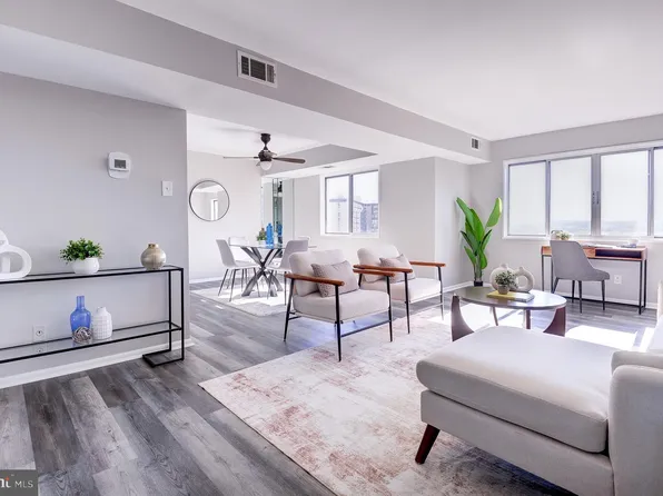 5340 Holmes Run Pkwy Unit 901, Alexandria, VA 22304