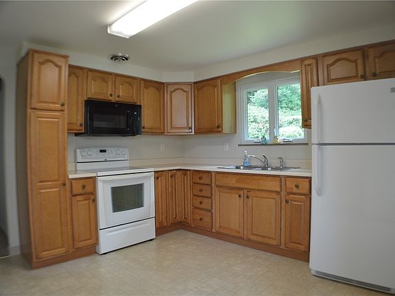 4th image of 24 Westmoreland Dr