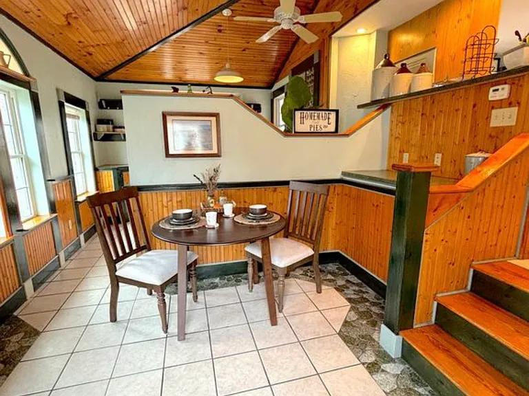 7272 Ontario Center Rd — Photo 11