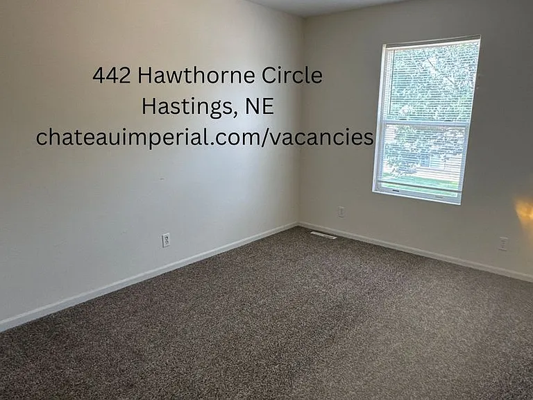 434-446 Hawthorne Cir — Photo 10