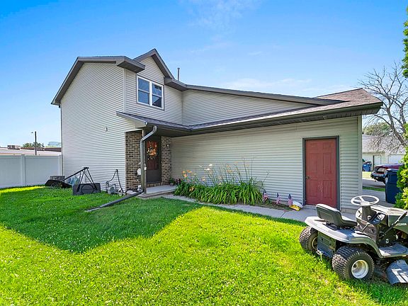 2nd image of 2744 Monaco Dr