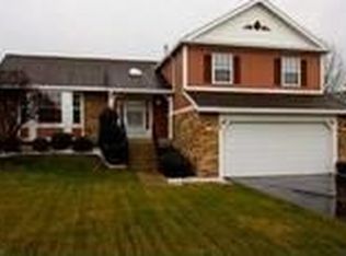 16 Larkspur Ln, Streamwood, IL