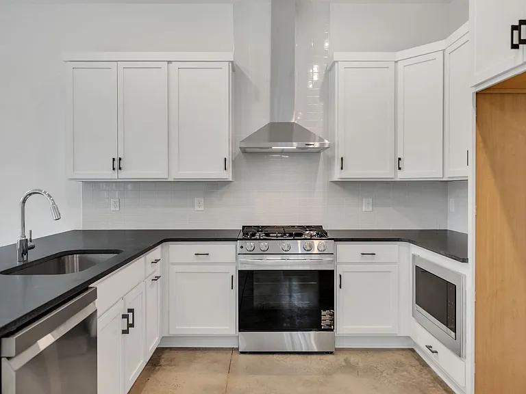 5917 Robertson Ave — Photo 7