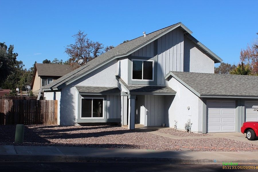 1st image of 902 Carriage Dr