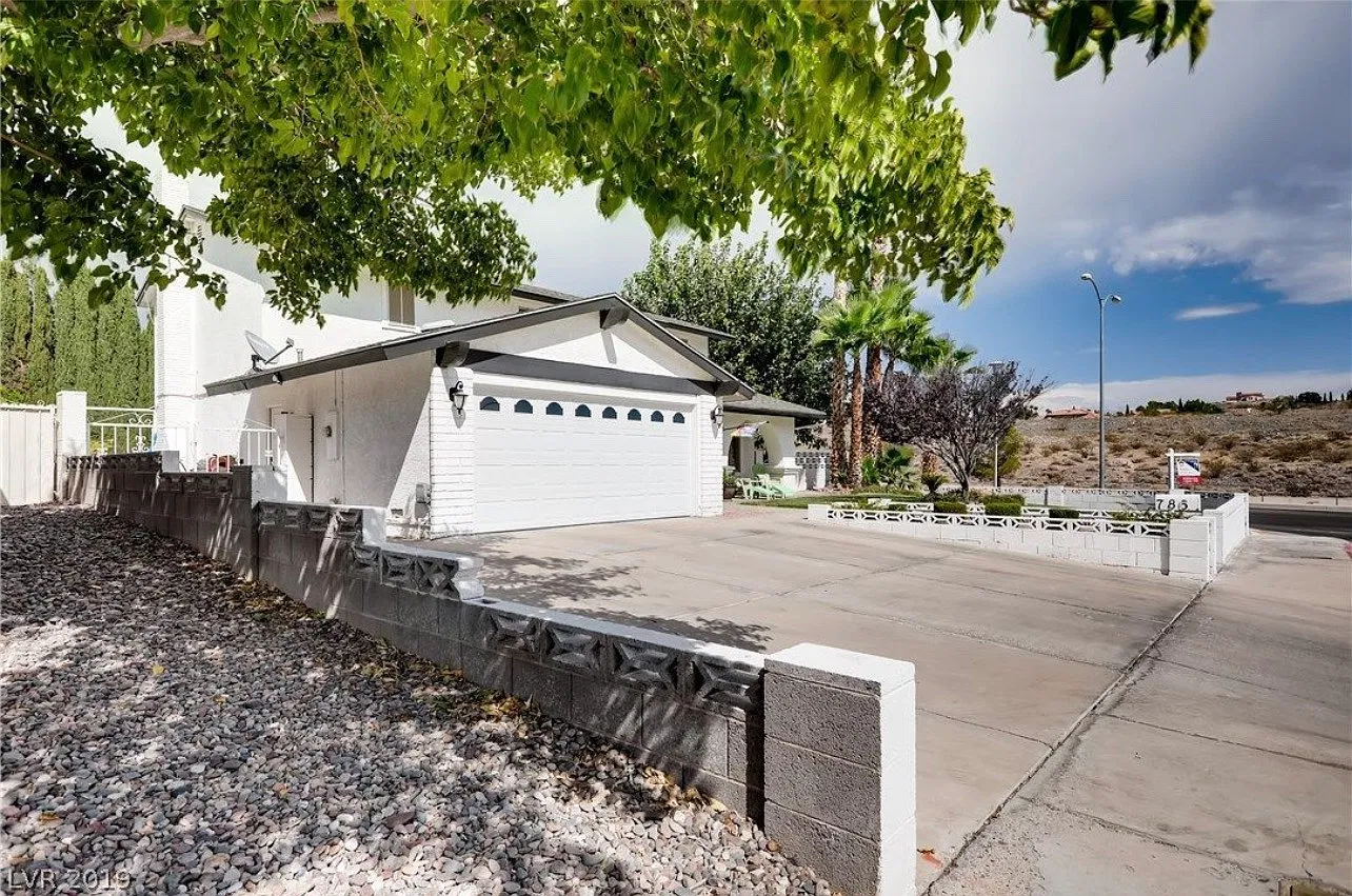 4 bed, 2.5 bath, 2174 sqft, $3,800 — Photo 2