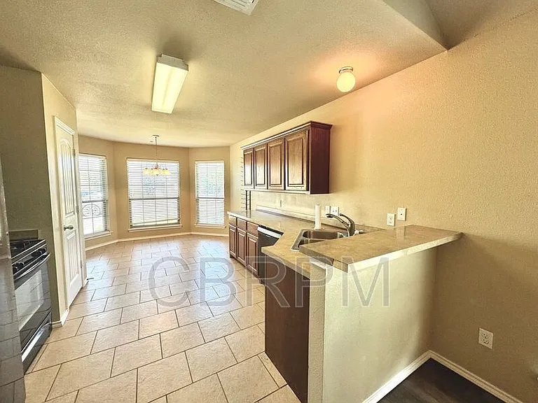 5207 Harvard St — Photo 6
