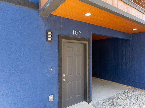 3rd image of 118 Shenandoah St #102
