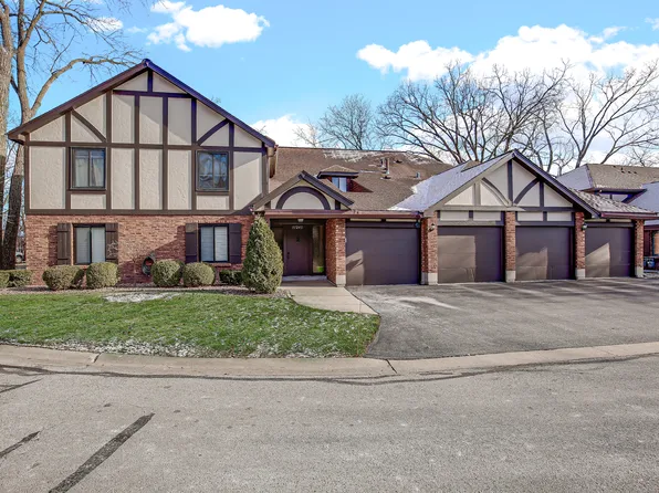11241 Sycamore Ln #D, Palos Hills, IL 60465