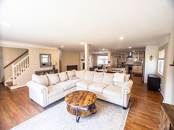 3rd image of 10141 Lochcrest Dr