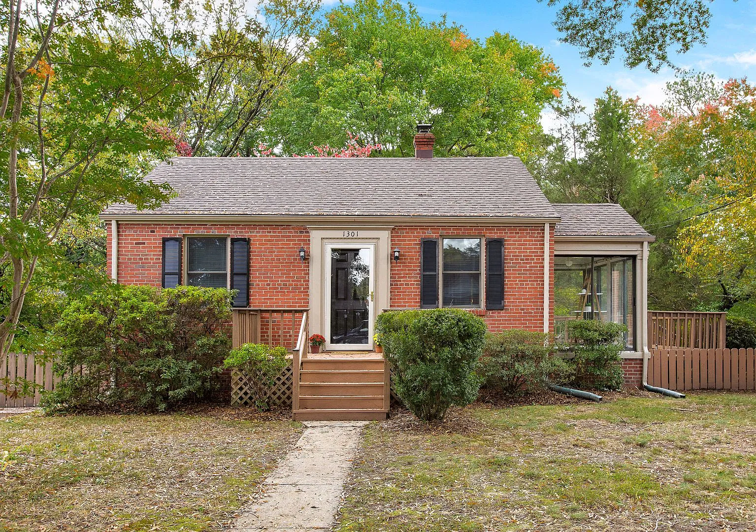2 Bedroom Home off of Monument Ave with Great Move-In Special!! Available Early September — Photo 2