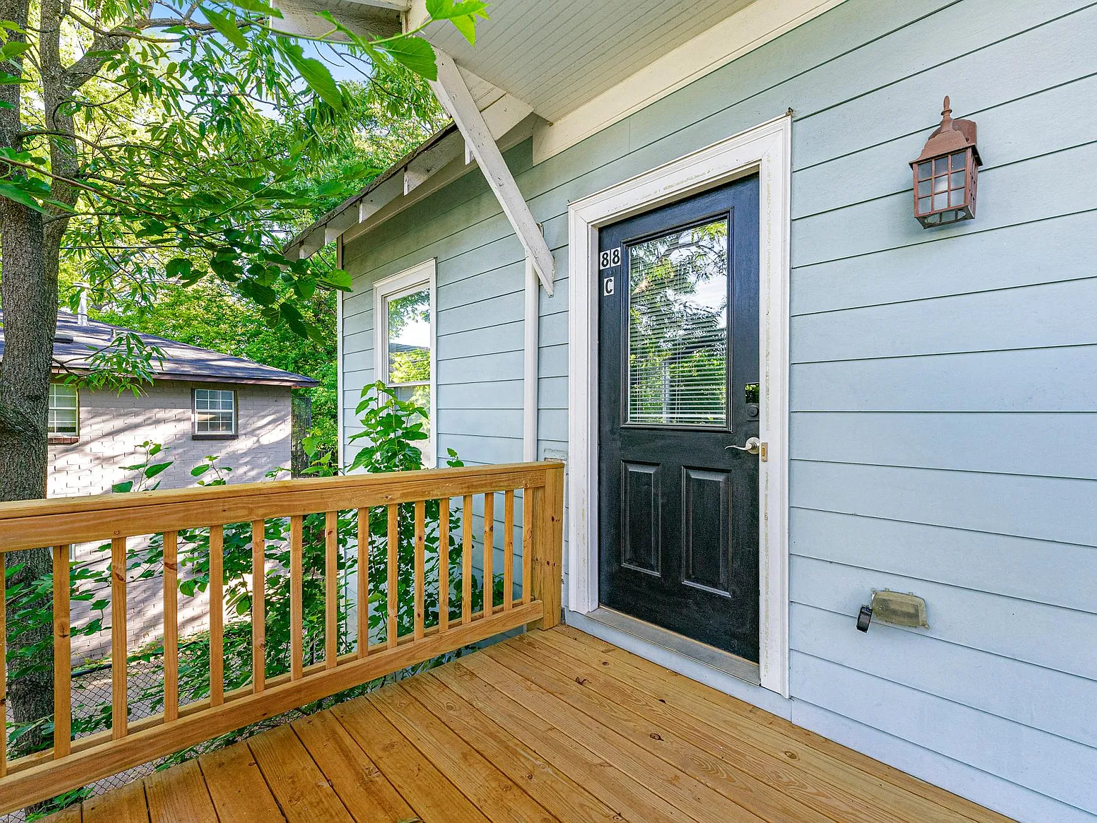 88 Lucy St SE — Photo 2