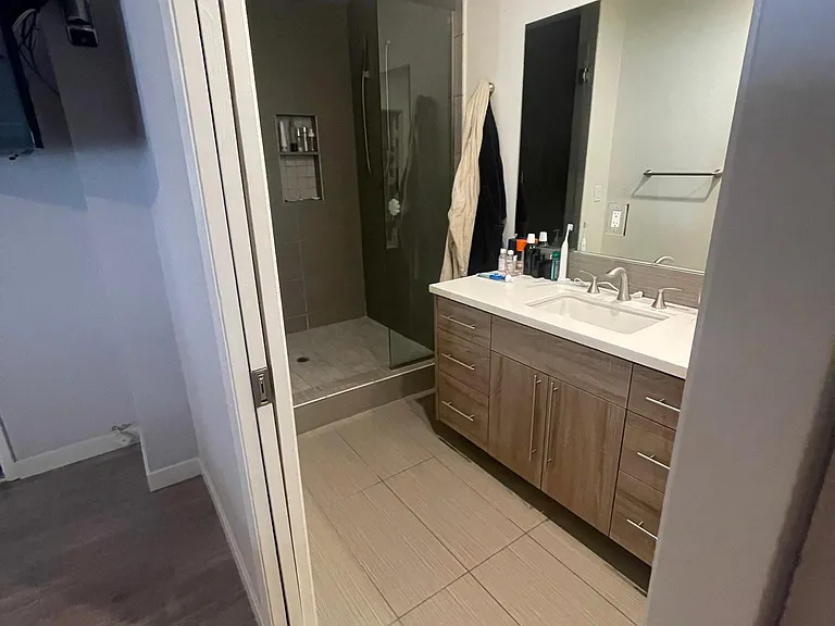 22620 Clarendon St — Photo 13