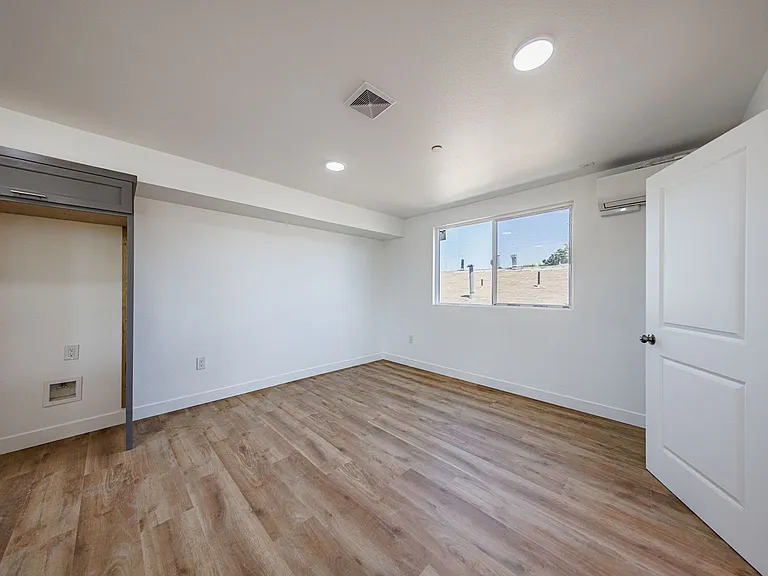 Huge 2, 3 & 4 Bed 2026 Townhomes — Photo 92