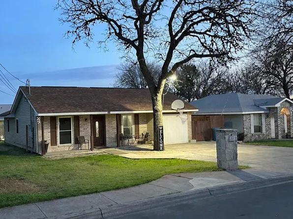 419 Goss St, Kerrville, TX 78028
