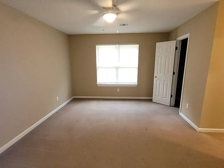121-123 Mario Cir — Photo 13
