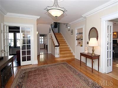 4th image of 525 Cortlandt Ave