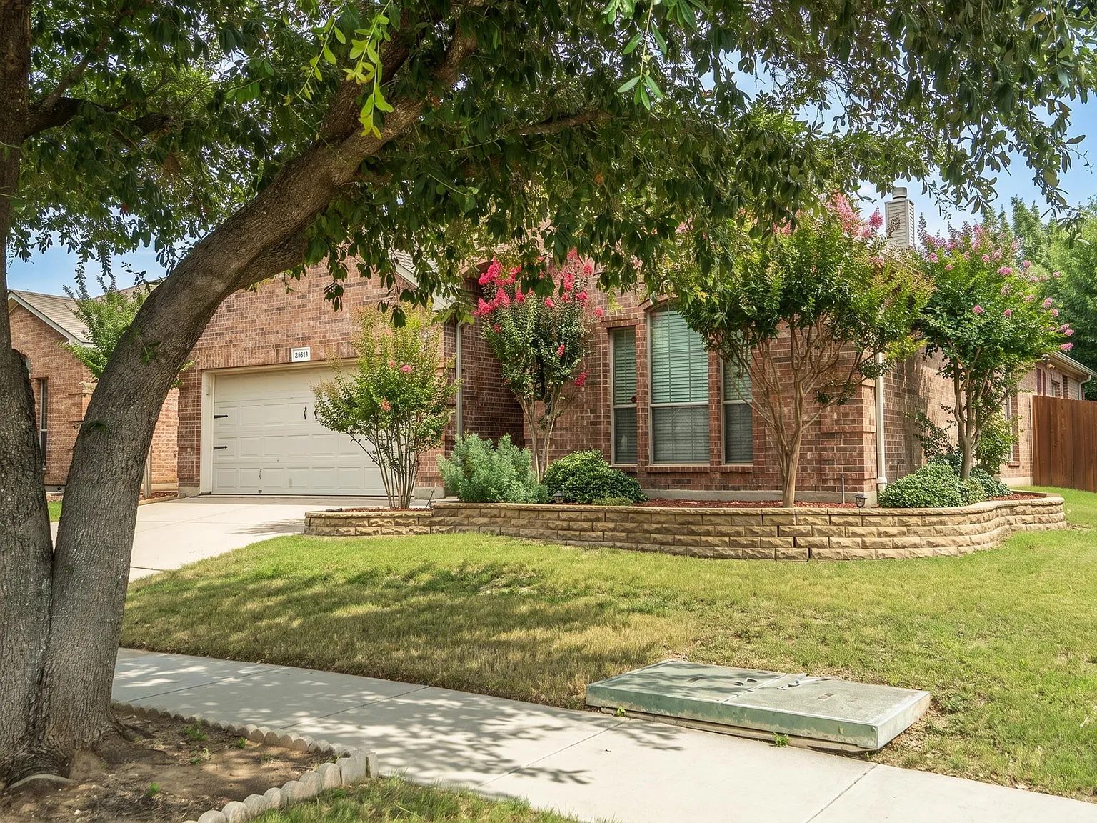 4 bed, 2595 sqft, $2,750 — Photo 2