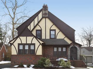 536 Wyndham Rd, Teaneck, NJ 07666