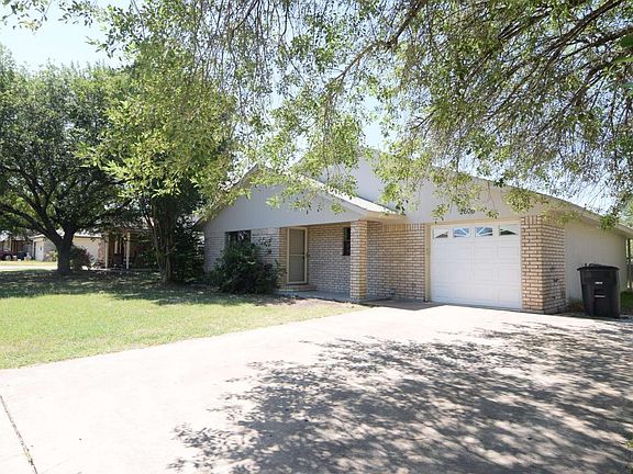 2nd image of 2606 Fieldstone Dr