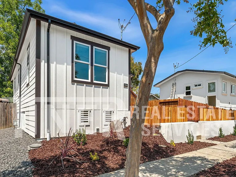 1006 Oakland Ave — Photo 5
