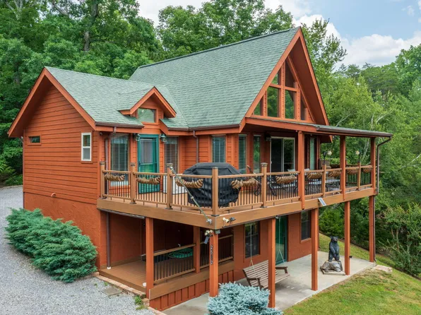 2512 Jada Ln, Sevierville, TN 37876