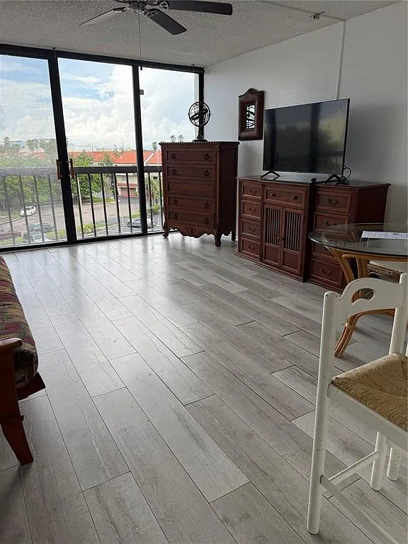 Studio, 1.0 bath, 439 sqft, $1,400 — Photo 3