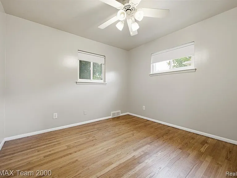 8512 Norborne Ave — Photo 19