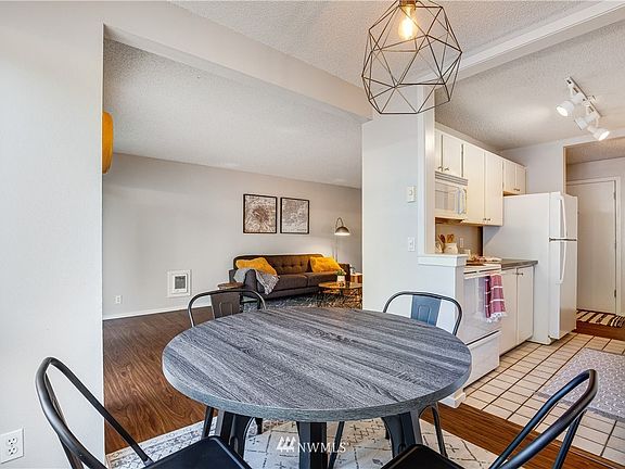 3rd image of 831 126th Pl NE APT B105