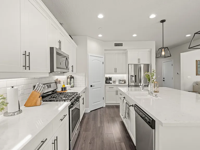 Celeste Ave — Photo 10