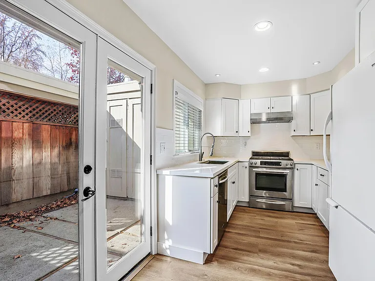 601 Garden Creek Pl — Photo 8