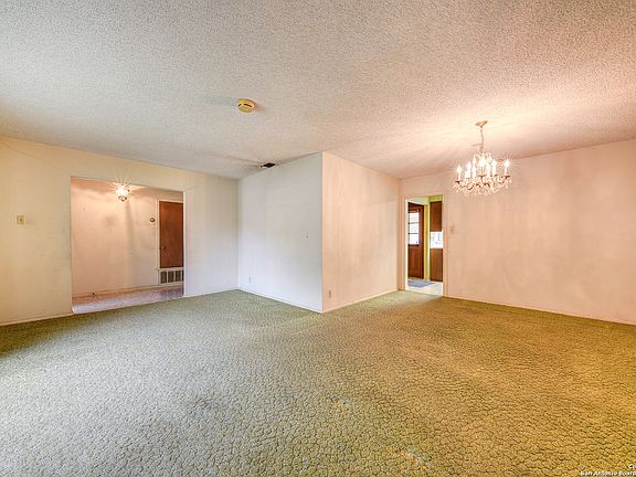 5th image of 506 Candleglo Dr