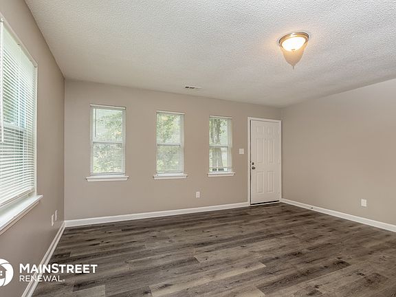 4th image of 810 Felicia St