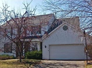 8640 Braxton Dr, Eden Prairie, MN 55347