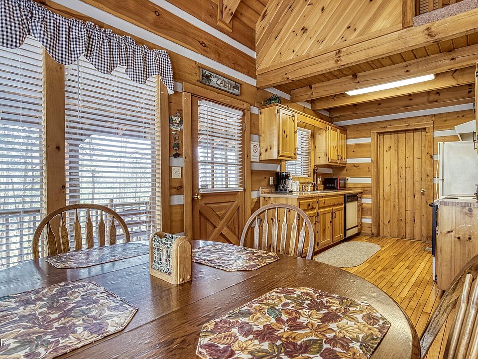 19th image of 2752 Blue Springs Way