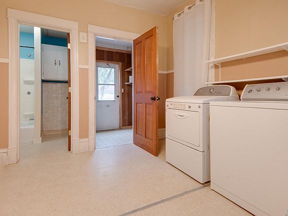 4th image of 216 Dover Ave NE