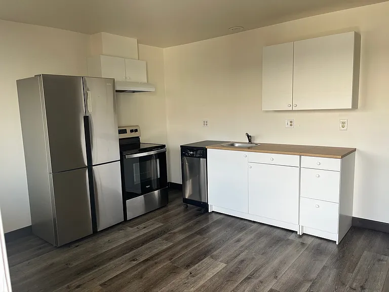 941 8th Ave #4 — Photo 3