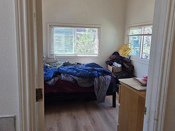 5th image of 1925 SE Alder St APT 2
