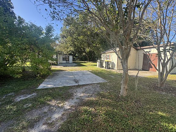 5th image of 1724 Oakland Rd W