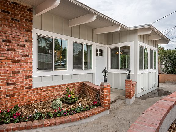 4th image of 2476 Los Feliz Dr