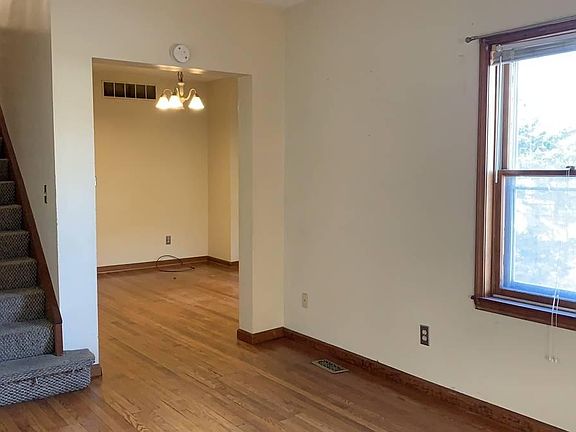 4th image of 221 E Highland St