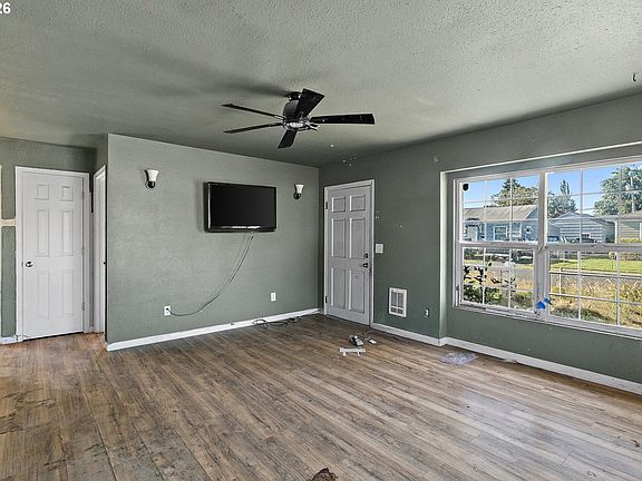 4th image of 3176 Florida St