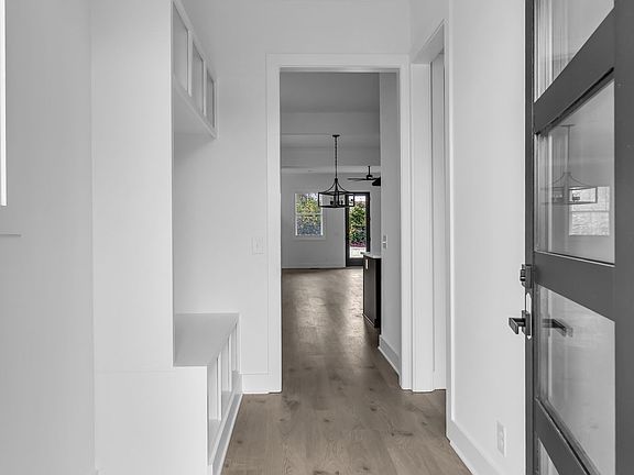 5th image of 2110B 11th Ave N