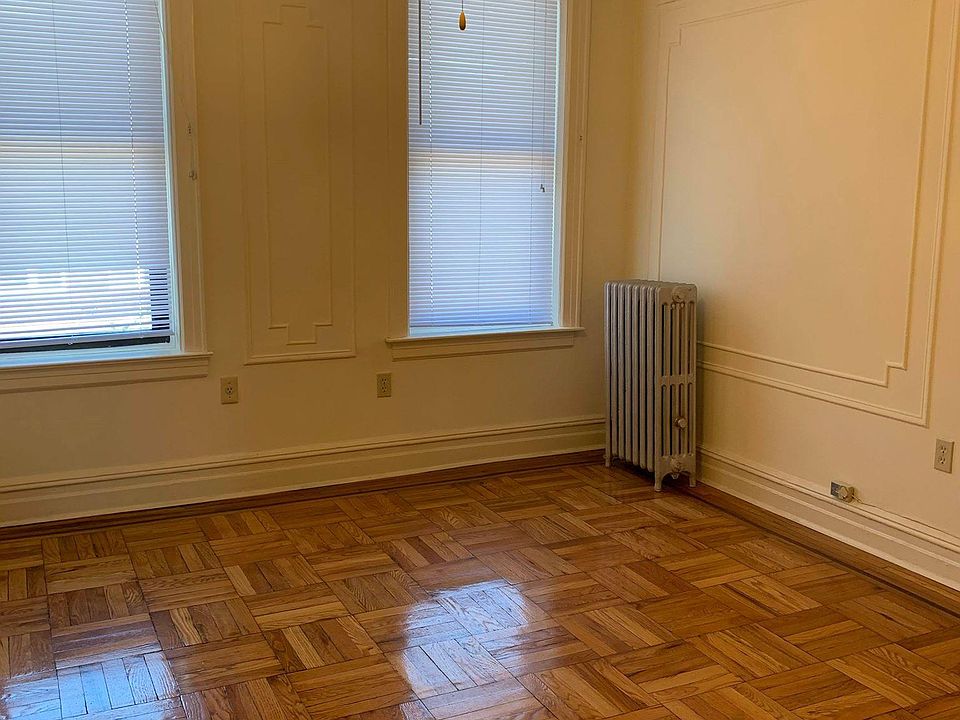 2nd image of 1946 70th St #C2