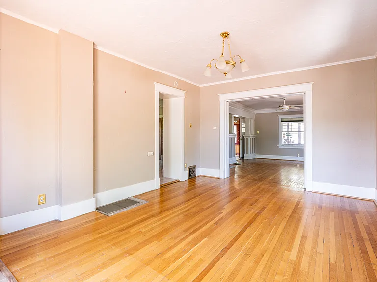 1221 Main St — Photo 16
