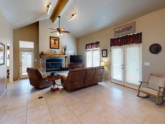 4th image of 709 Oak Valley Dr