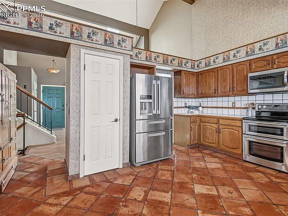 4th image of 2750 Leoti Dr