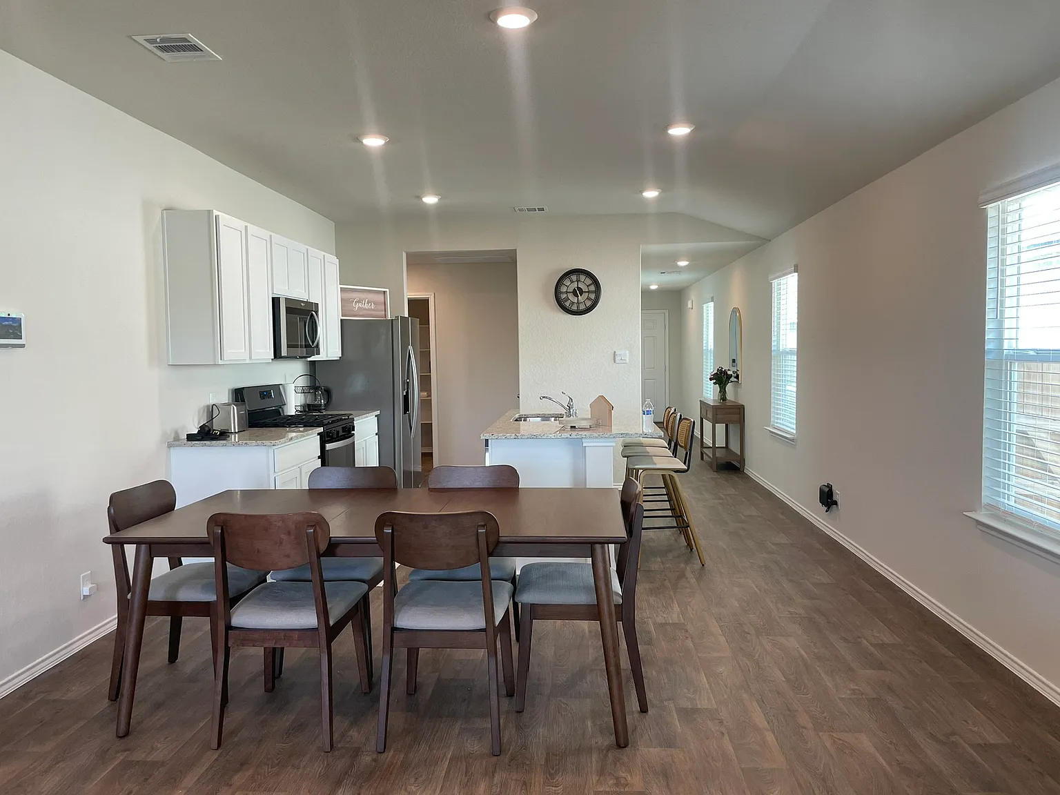 3 bed, 1489 sqft, $3,900 — Photo 3