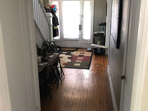 4th image of 32 Overland Ave