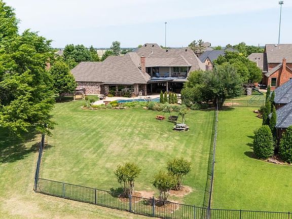 5th image of 400 Oak Summit Rd